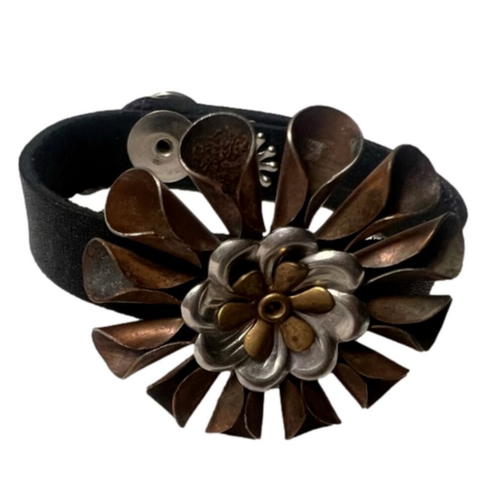 Bracelet metal flower leather strap with snap bohemian boho chic